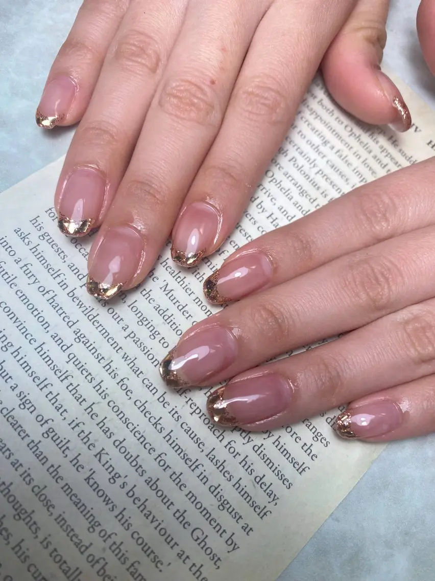 ネイル フレンチネイル ガラスフレンチ ラメ(グリッター) 🌿Charme🌿 MAIのネイルデザイン