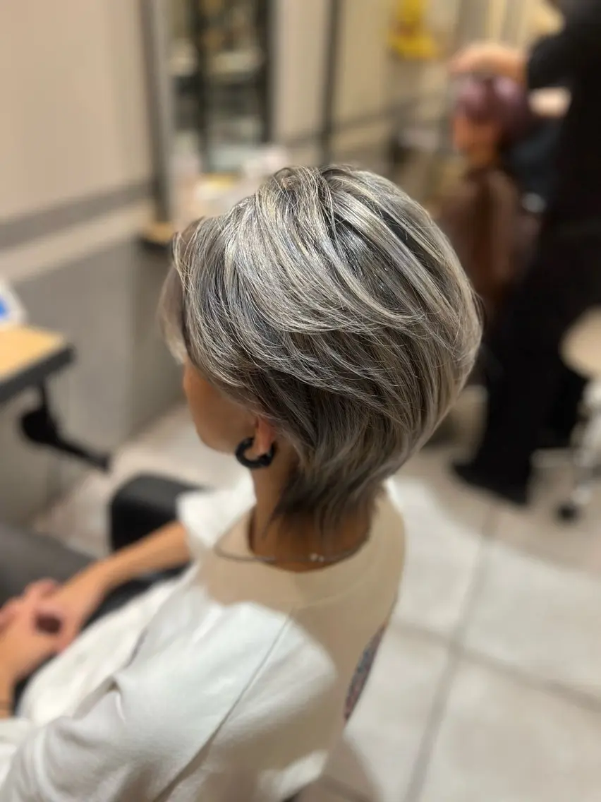 ミディアム カラー メンズ ミディアムパーマ メンズブリーチ メンズハイトーン メンズパーマ ブリーチ カット ヘアカラー トリートメント 【メンズ限定】メンズ スタイル特化美容師のヘアスタイル