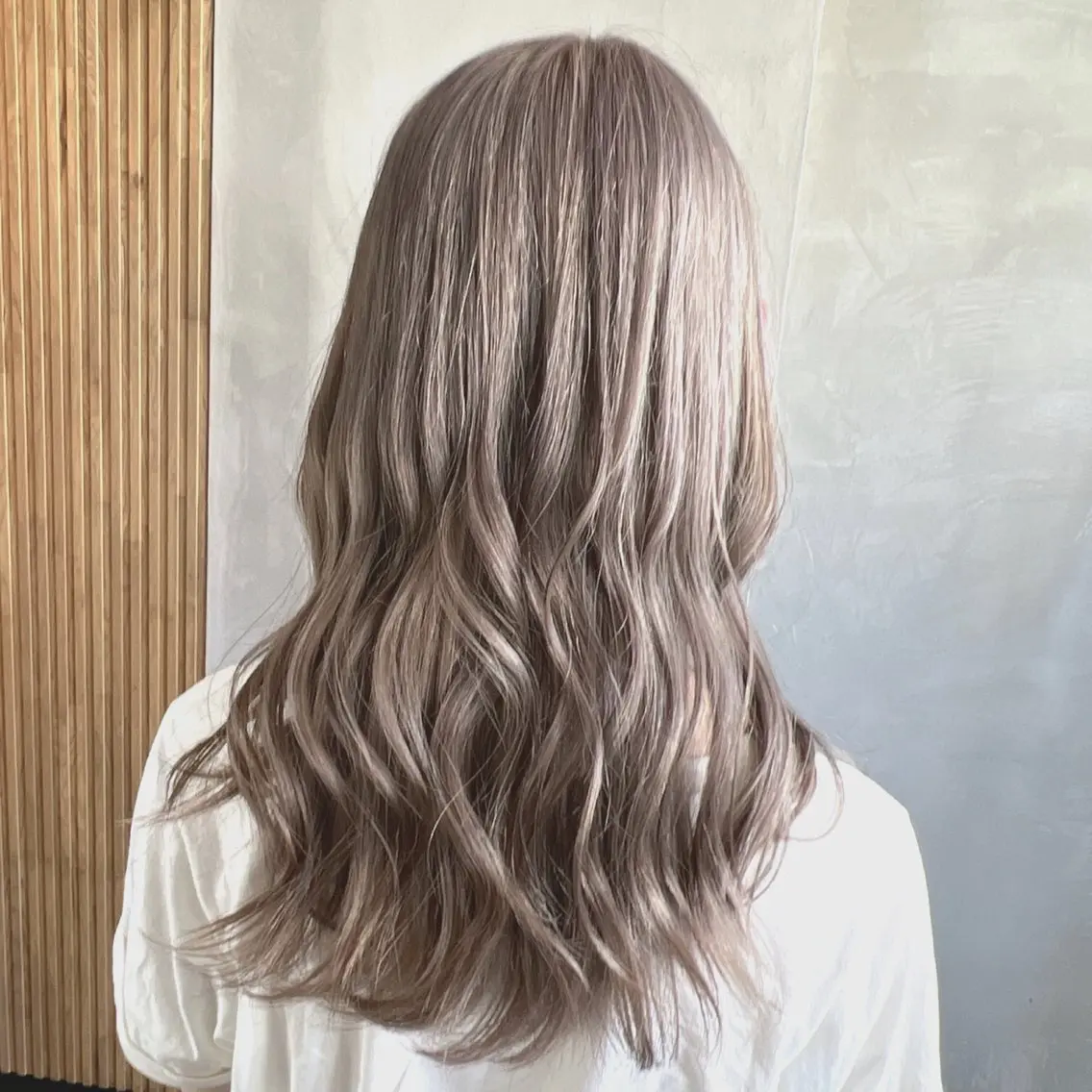 ロング カラー グレージュ ミルクティーグレージュ ヘアカラー トリートメント ブリーチなしWカラー メンズカット✨ワタベのヘアスタイル