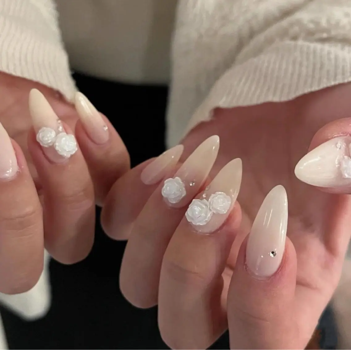ネイル 持ち込み ホワイト みなみ 。のネイルデザイン