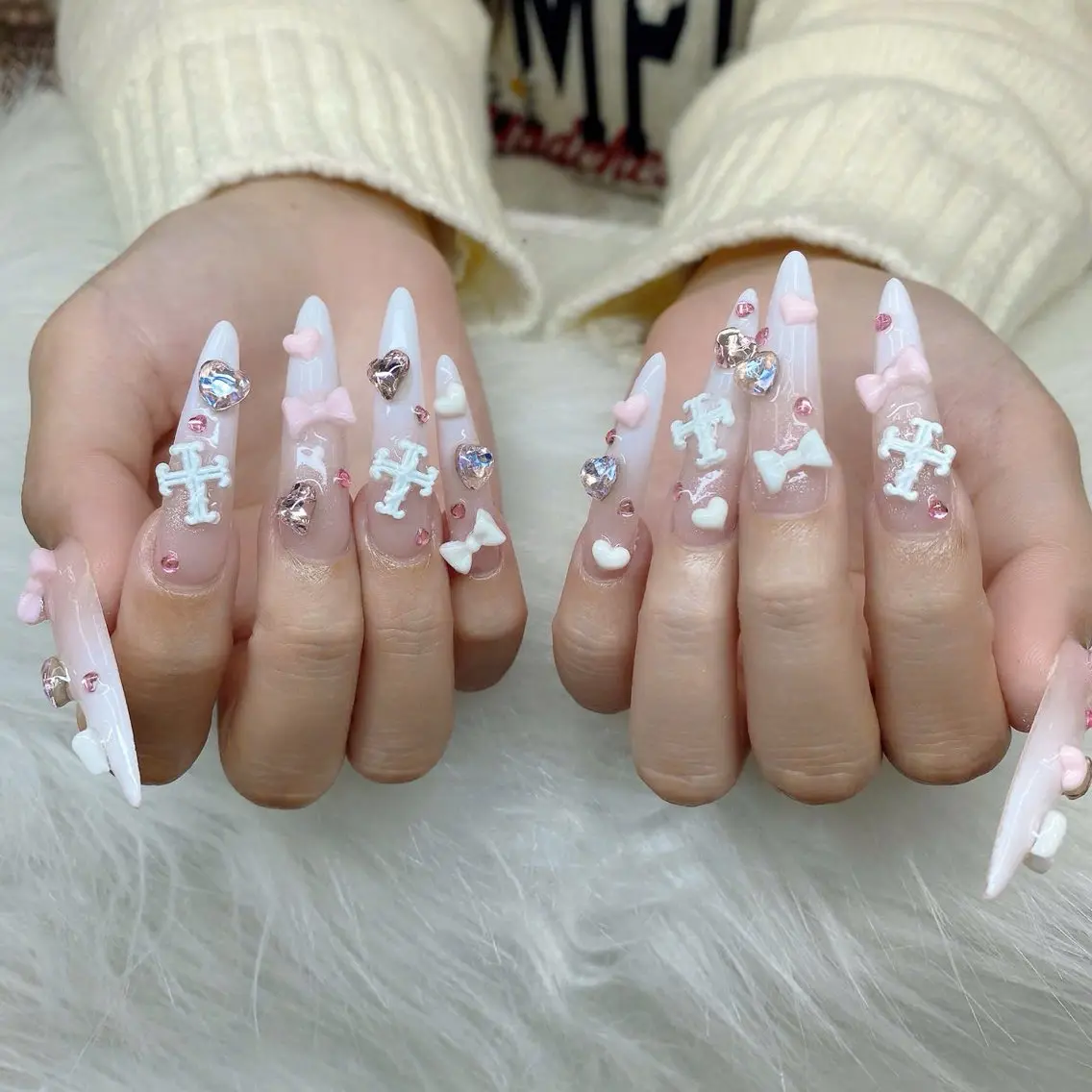 ネイル チークネイル フレンチネイル グラデーション キラキラネイル 韓国ネイル ハンドネイル Minette nailHuongのネイルデザイン