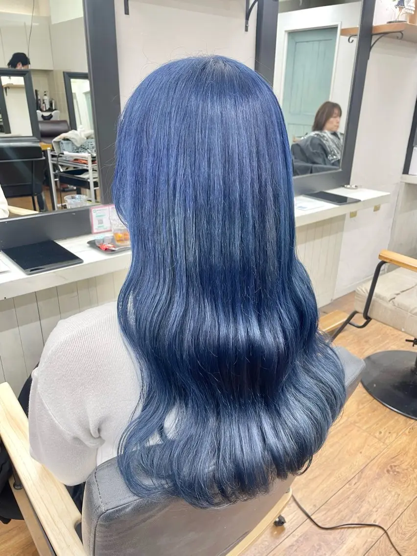ロング カラー ブリーチ ブルーカラー 青木 優歩のヘアスタイル