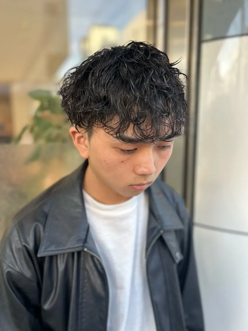 ショート パーマ メンズ 波巻きパーマ メンズハイライト × perm Runoのヘアスタイル