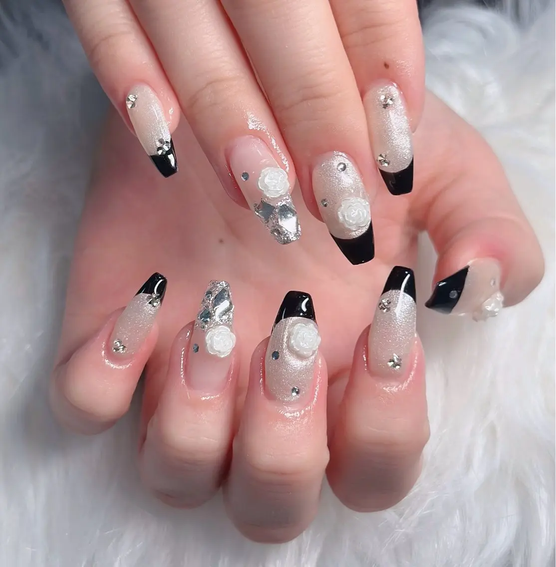 ネイル オーロラネイル フレンチネイル ジェルネイル ハロウィン キラキラネイル ハンドネイル H.baby Nail Salonのネイルデザイン