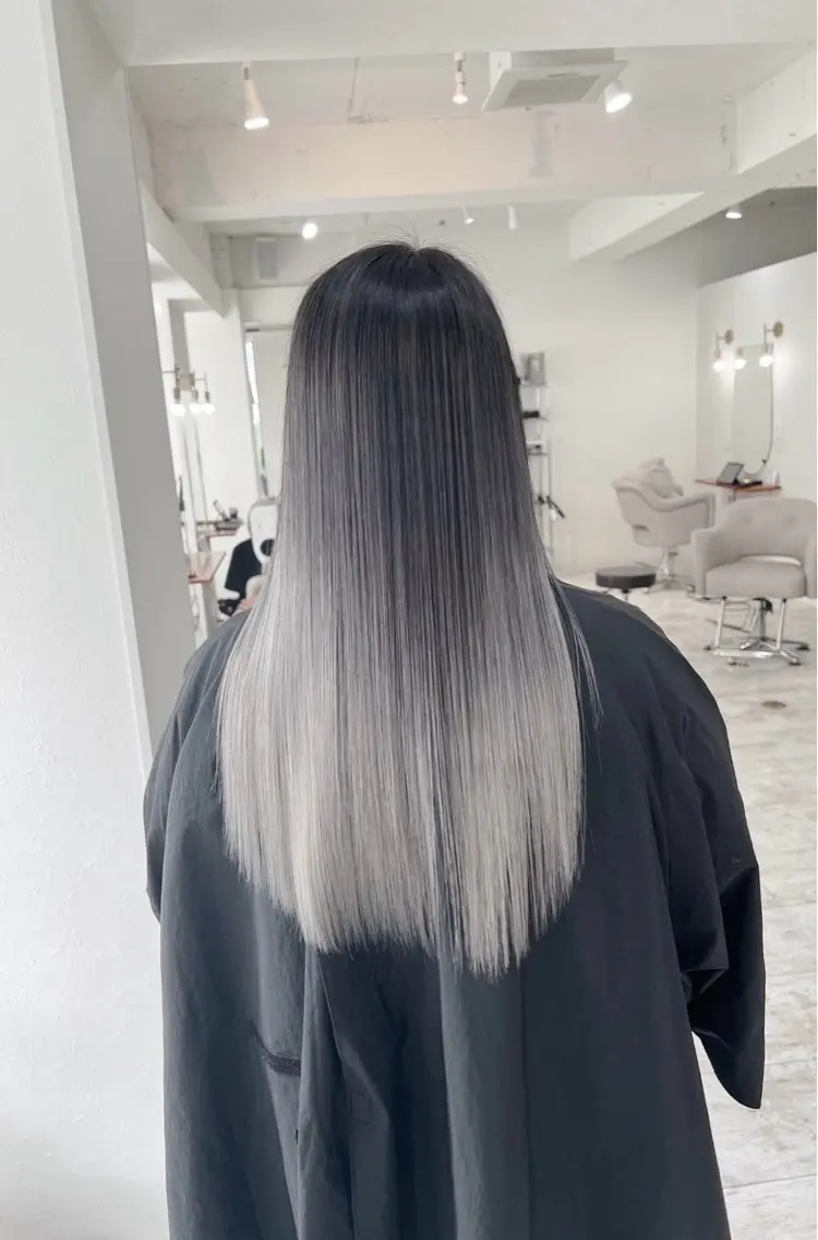 ロング カラー バレイヤージュ シルバー ホワイトシルバー レイヤーカット 指名数No.1 /NAOYAのヘアスタイル