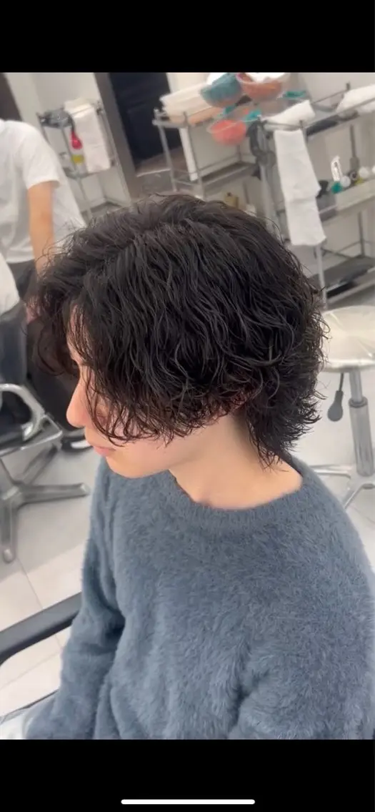 カラー パーマ メンズ メンズパーマ 波巻きパーマ メンズウルフカット ウルフカット 佐々木 輝のヘアスタイル