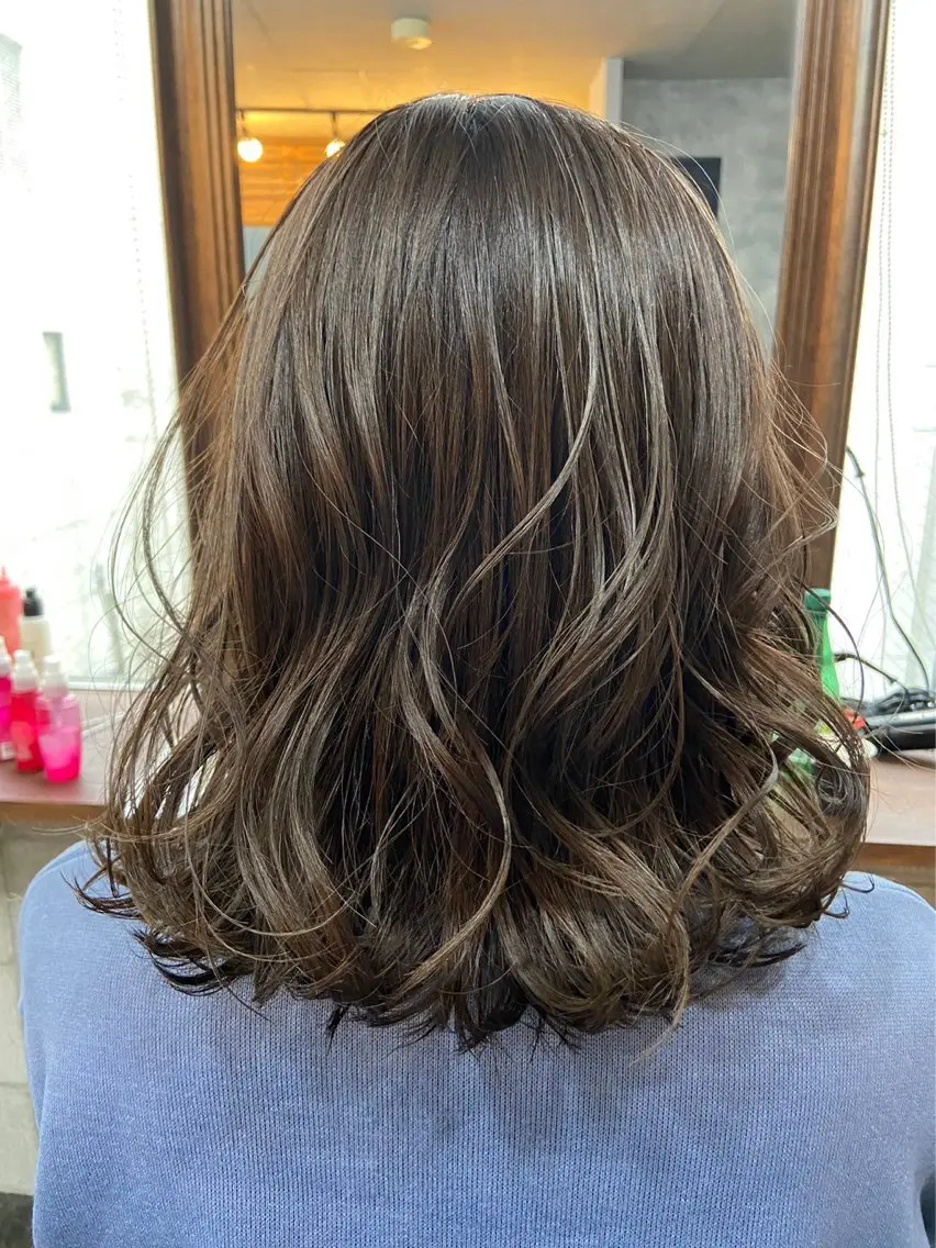ミディアム カット ヘアカラー トリートメント J /レイヤーカット /ショートボブのヘアスタイル