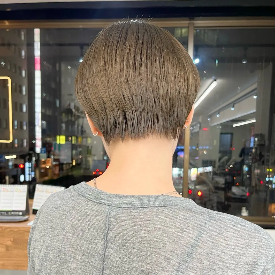 ショート カラー ベージュカラー ブリーチ ブリーチなしカラー オリーブベージュ ボブ カット ヘアカラー トリートメント 初めてのショート お任せください✂️のヘアスタイル