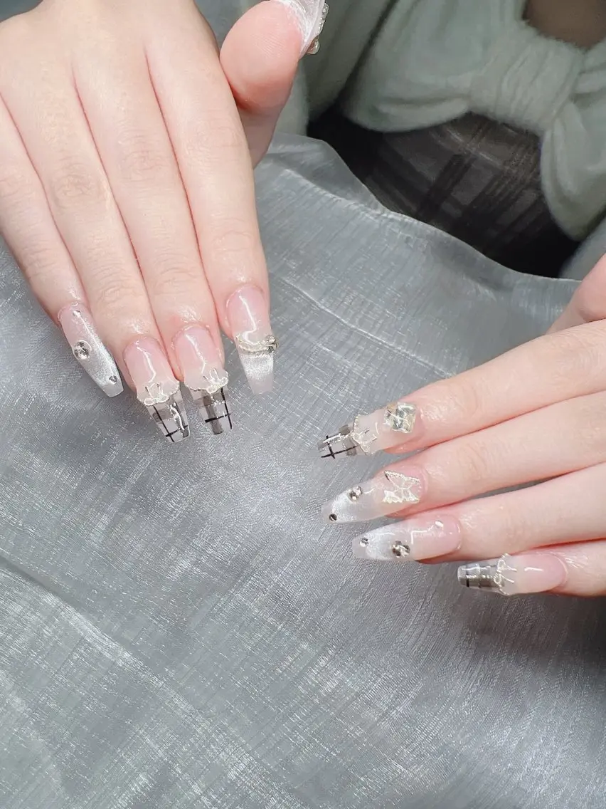 ネイル ハンドネイル Lee Nailsのネイルデザイン