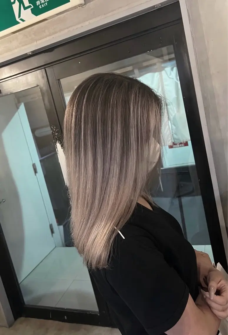 ミディアム カラー バレイヤージュ レイヤーカット ヘアカラー トリートメント 指名数No.1 /NAOYAのヘアスタイル