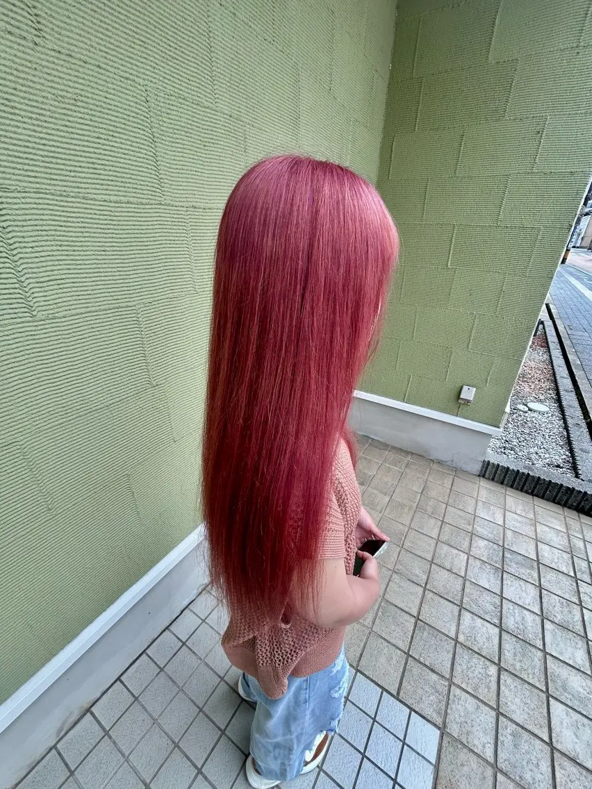 ロング カラー ブリーチ 坂口 遥香のヘアスタイル