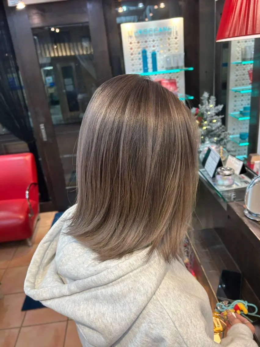 ミディアム カラー バレイヤージュ ブリーチ デザインカラー レイヤーカット カット ヘアカラー ayaka 大宮のヘアスタイル