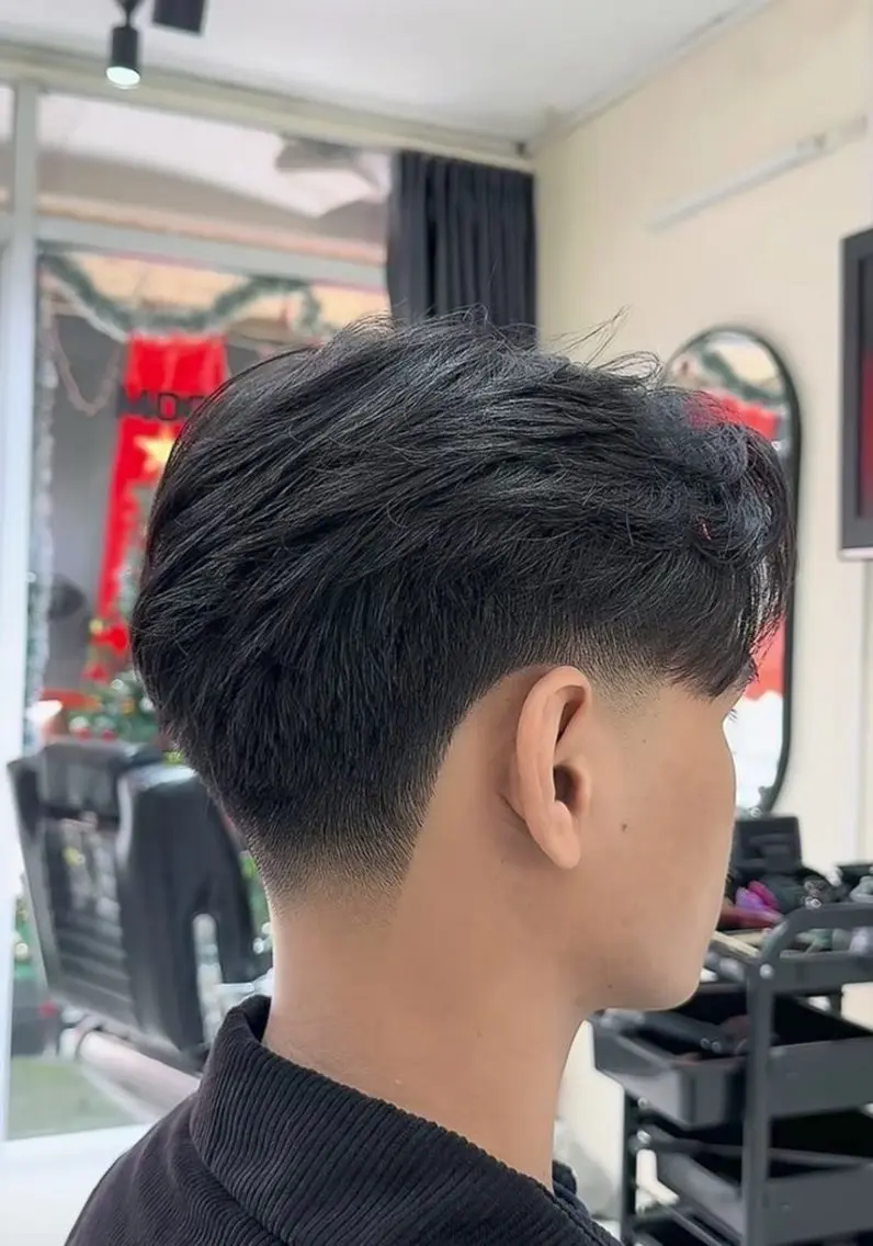 ショート メンズ フェードカット 刈り上げ 吉田 到真のヘアスタイル
