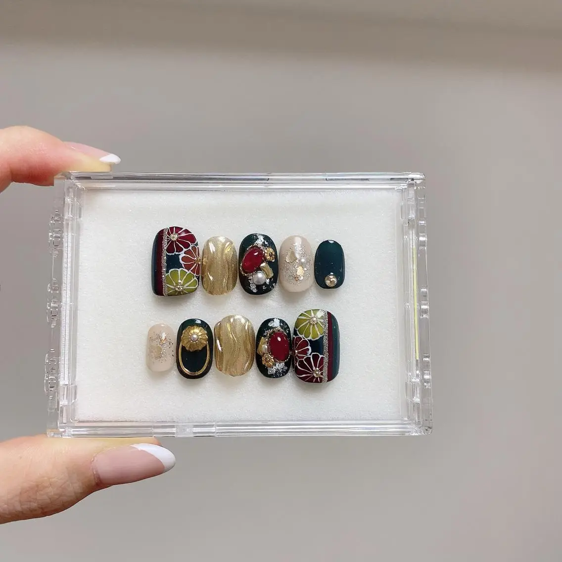 ネイル 成人式 ショートネイル ネイルチップ SOL NAILのネイルデザイン