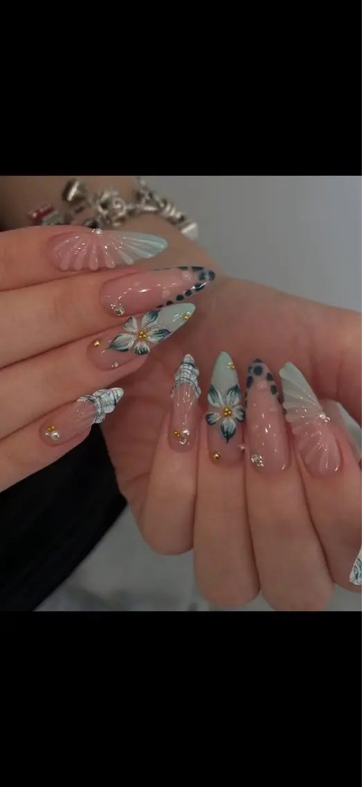 ネイル Sunny nail メナのネイルデザイン
