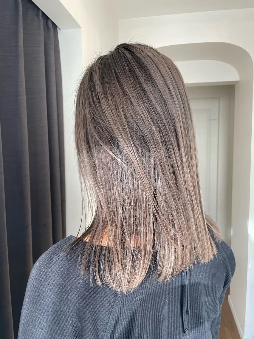 セミロング ヘアカラー トリートメント ブリーチ毛矯正.髪質 改善.髪にドラマをのヘアスタイル