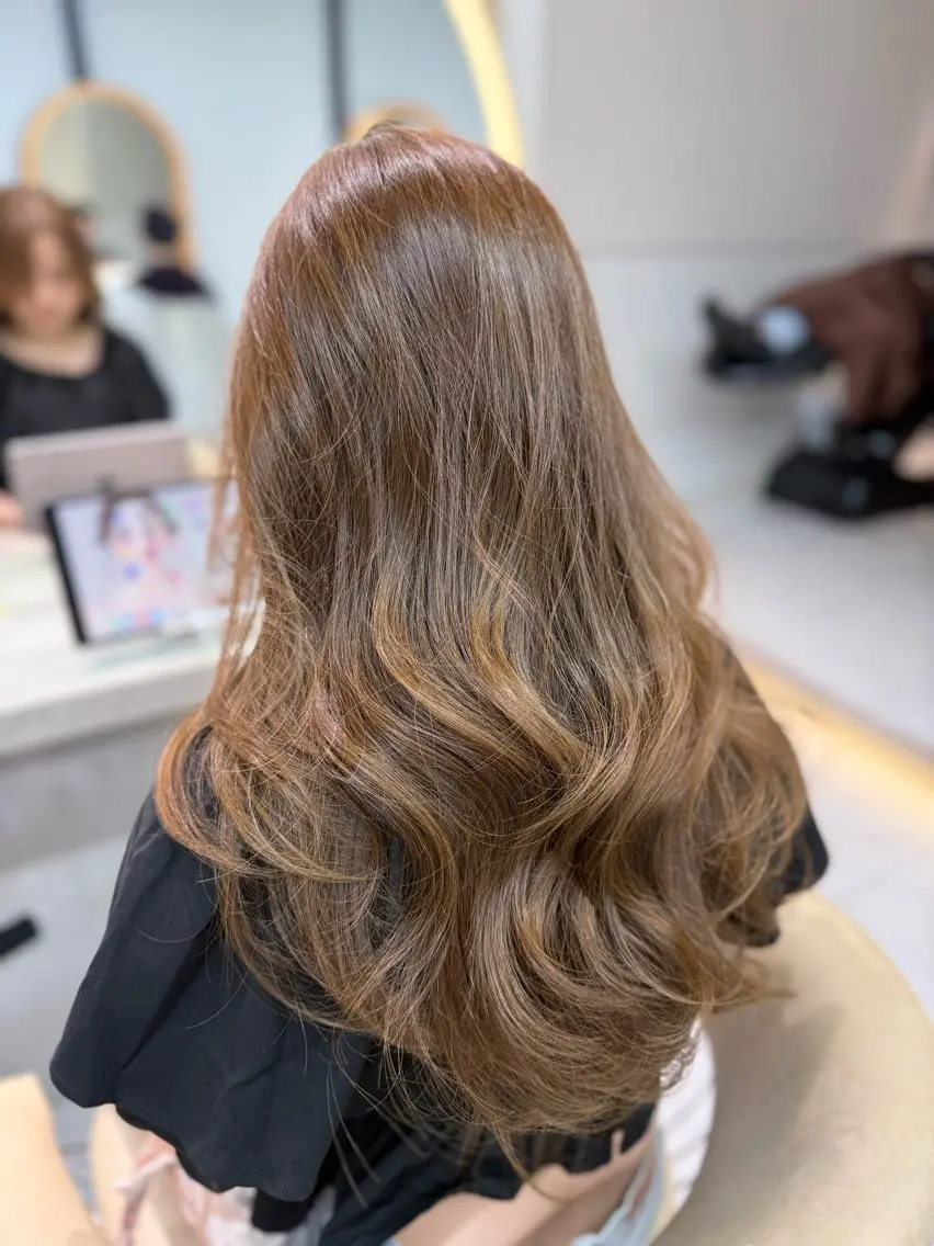 ロング カラー カット ヘアカラー トリートメント shion 透明感カラーのヘアスタイル