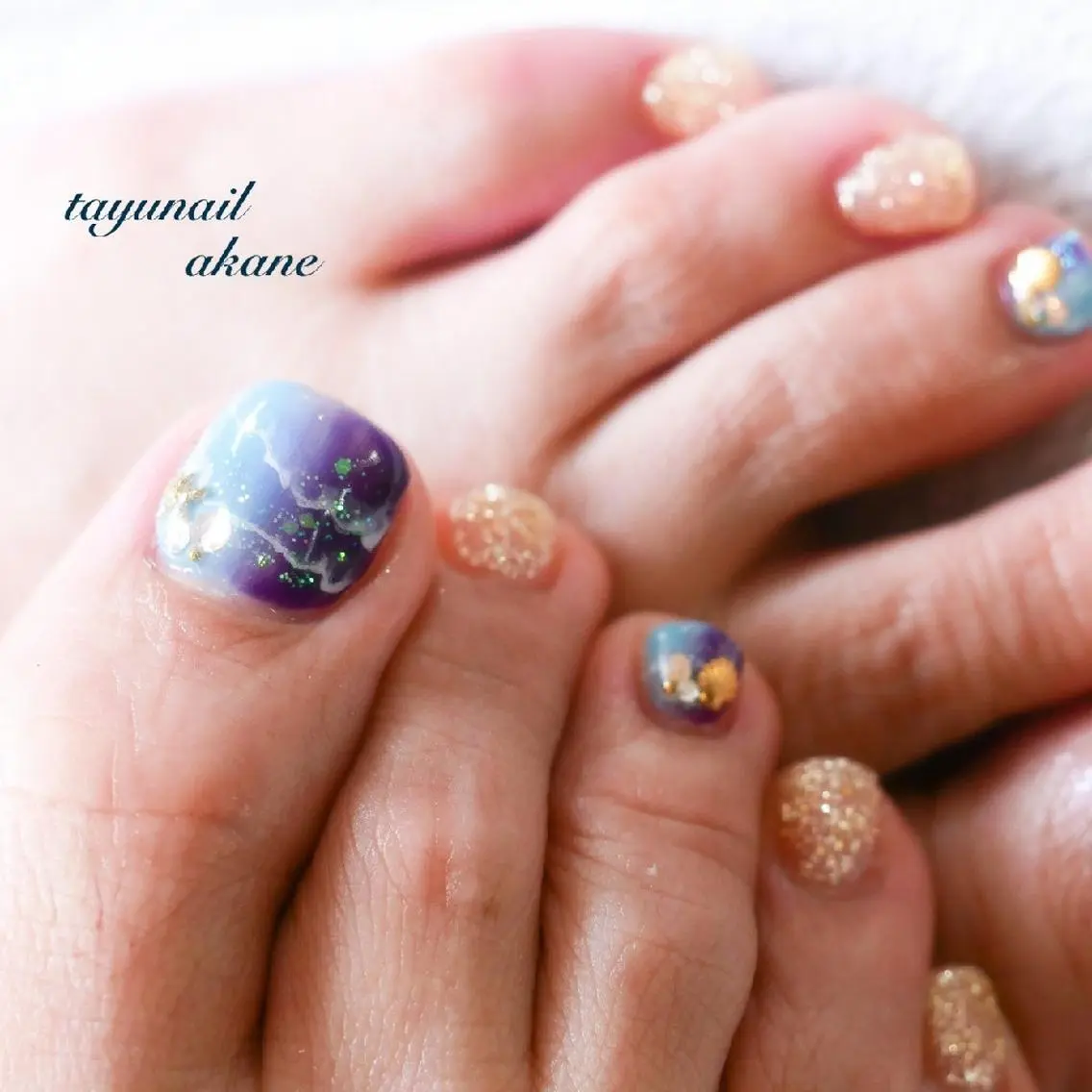 ネイル ブルー フットネイル ジェルネイル ゴールド グラデーション ネイルサロン 【たゆnail】のネイルデザイン