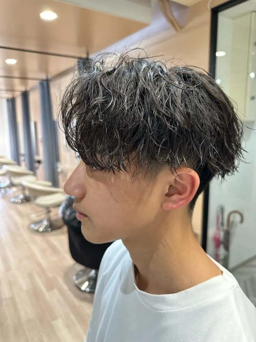 ショート カラー パーマ ヘアアレンジ メンズ キッズ メンズバレイヤージュ メンズハイライト メンズパーマ 波巻きパーマ バレイヤージュ メンズ特化 Chere   金剛のヘアスタイル