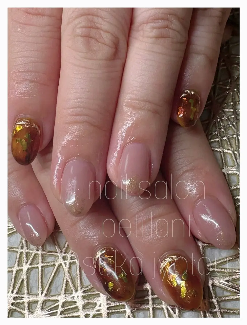 ネイル アートネイル べっ甲ネイル 冬ネイル クリスマス nail salon petillantのネイルデザイン