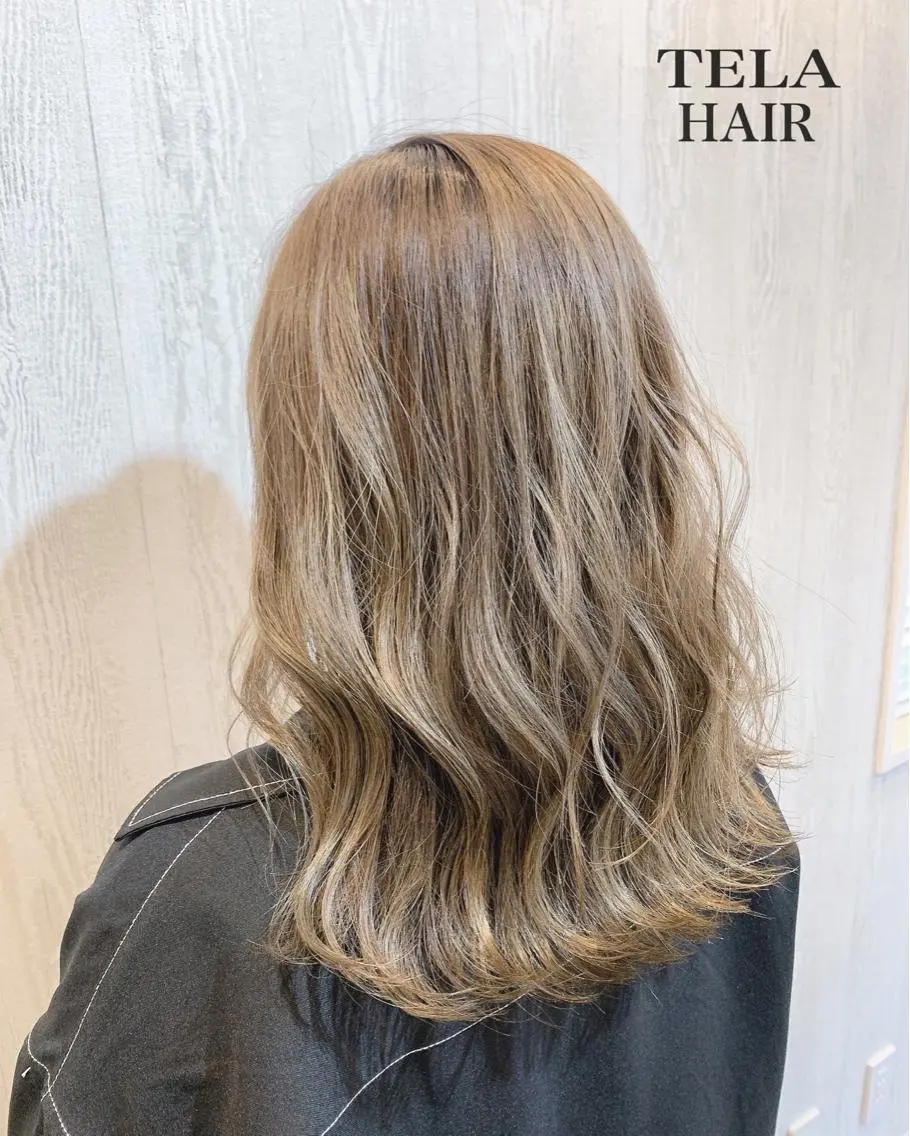 セミロング カラー ブリーチ カット ヘアカラー 氏家 朝日のヘアスタイル