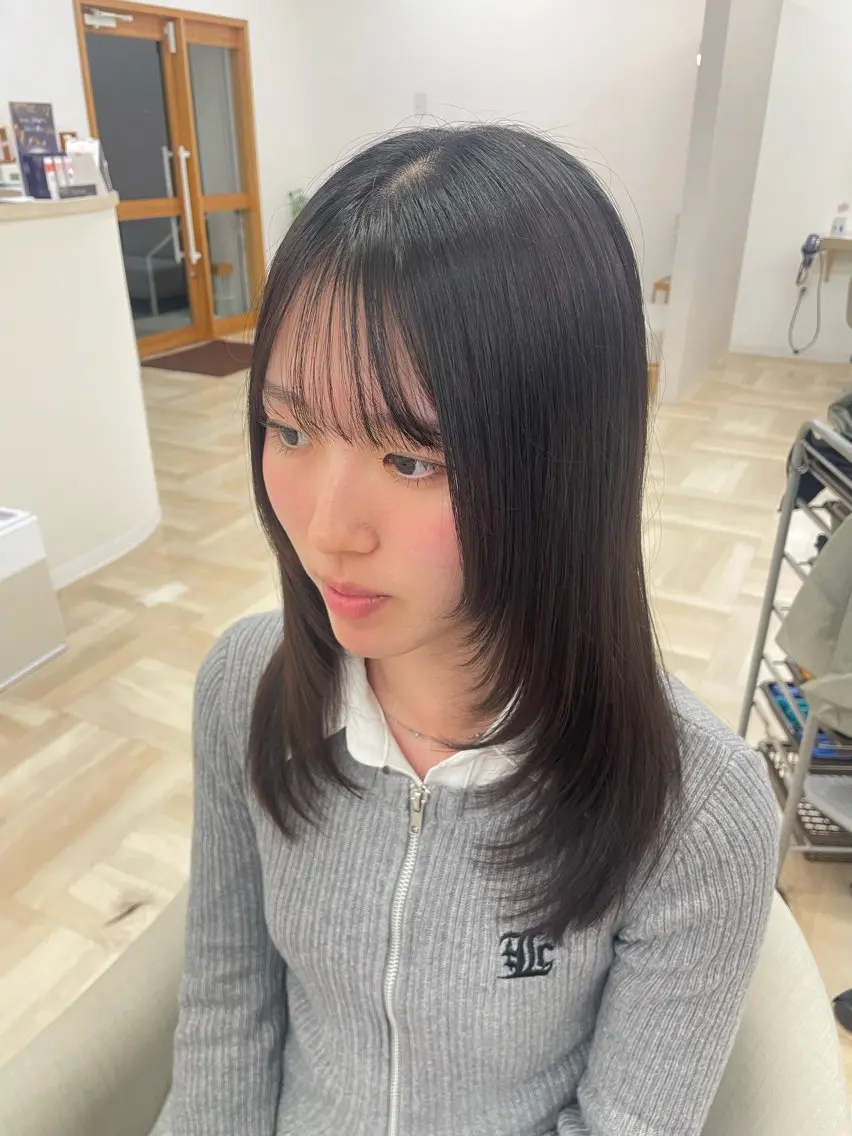 セミロング レイヤーカット 川下 葉音のヘアスタイル