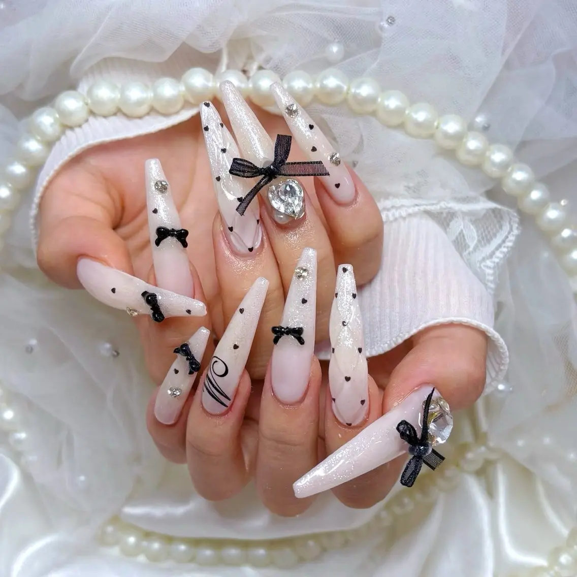 ネイル 長さ出し キラキラネイル 韓国ネイル ロングネイル ワンホンネイル ハンドネイル Josie nail salonのネイルデザイン
