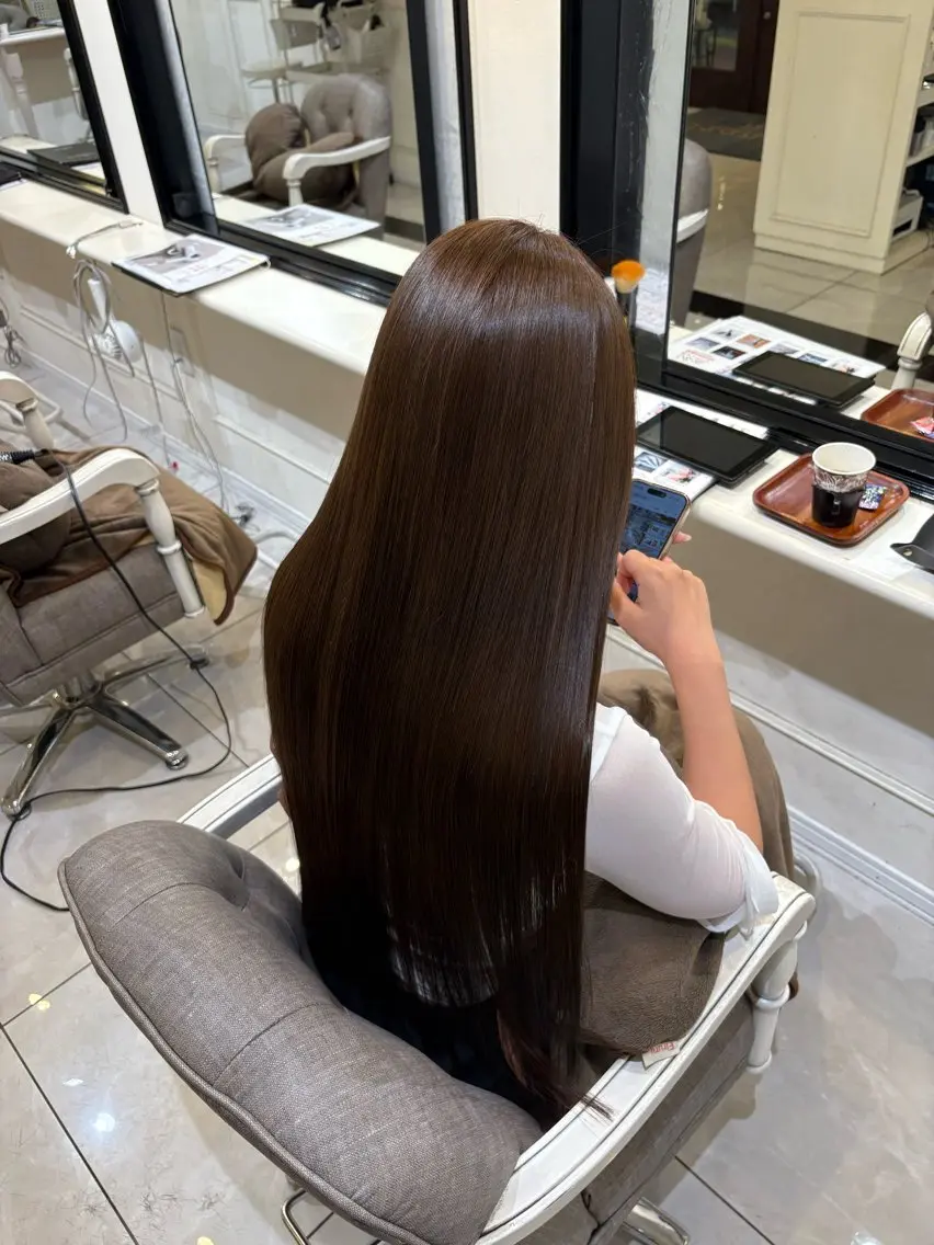ロング 濱田輝レイヤー 韓国風 ハイトーンのヘアスタイル