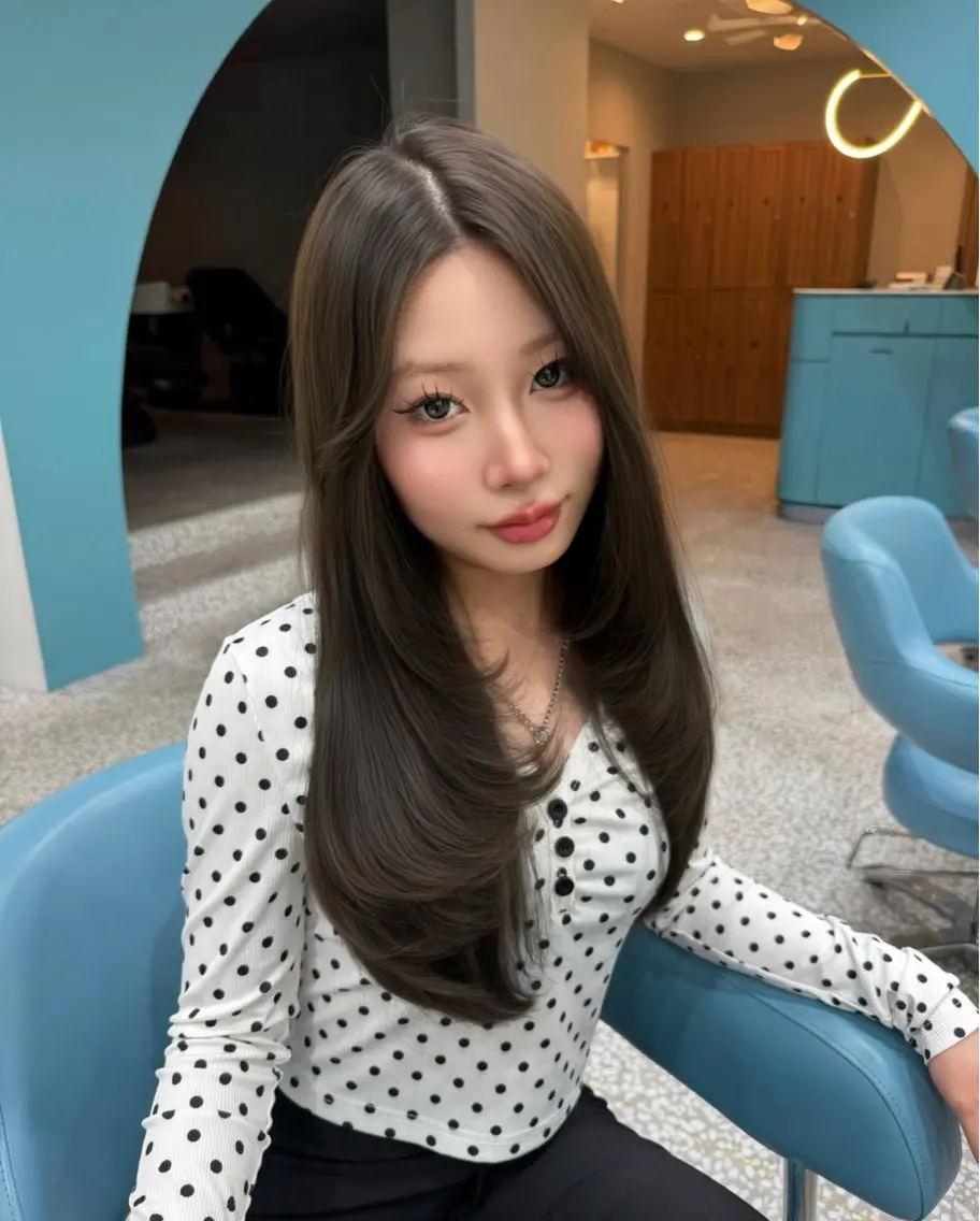 ロング チョコレートブラウン くびれヘア 顔周りカット 髪質改善 レイヤーカット 坂田 奈菜子のヘアスタイル