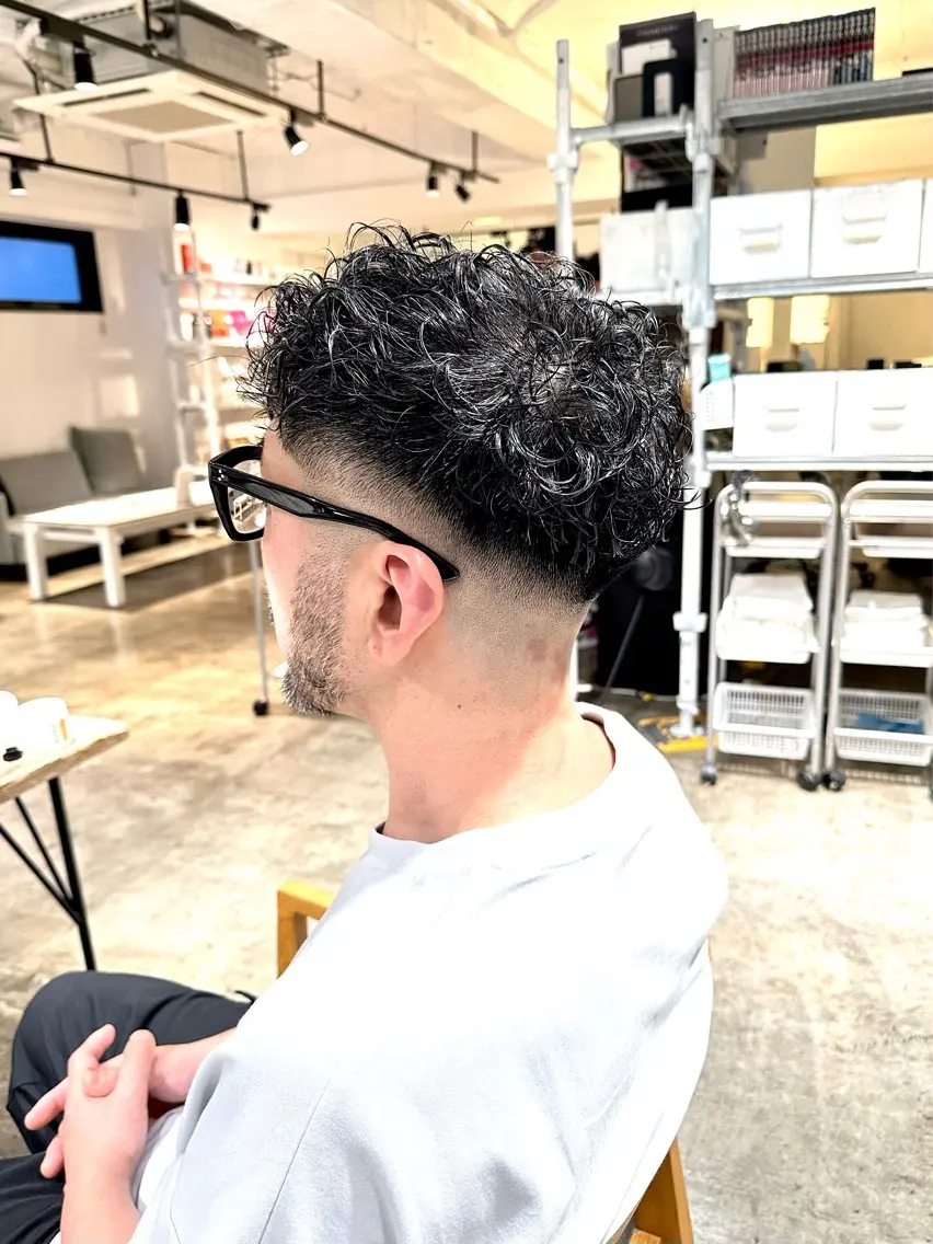 メンズ フェードカット メンズパーマ スキンフェード スペインカール カット パーマ トリートメント 骨格補正施術/メンズ 専門美容師/YUYAのヘアスタイル
