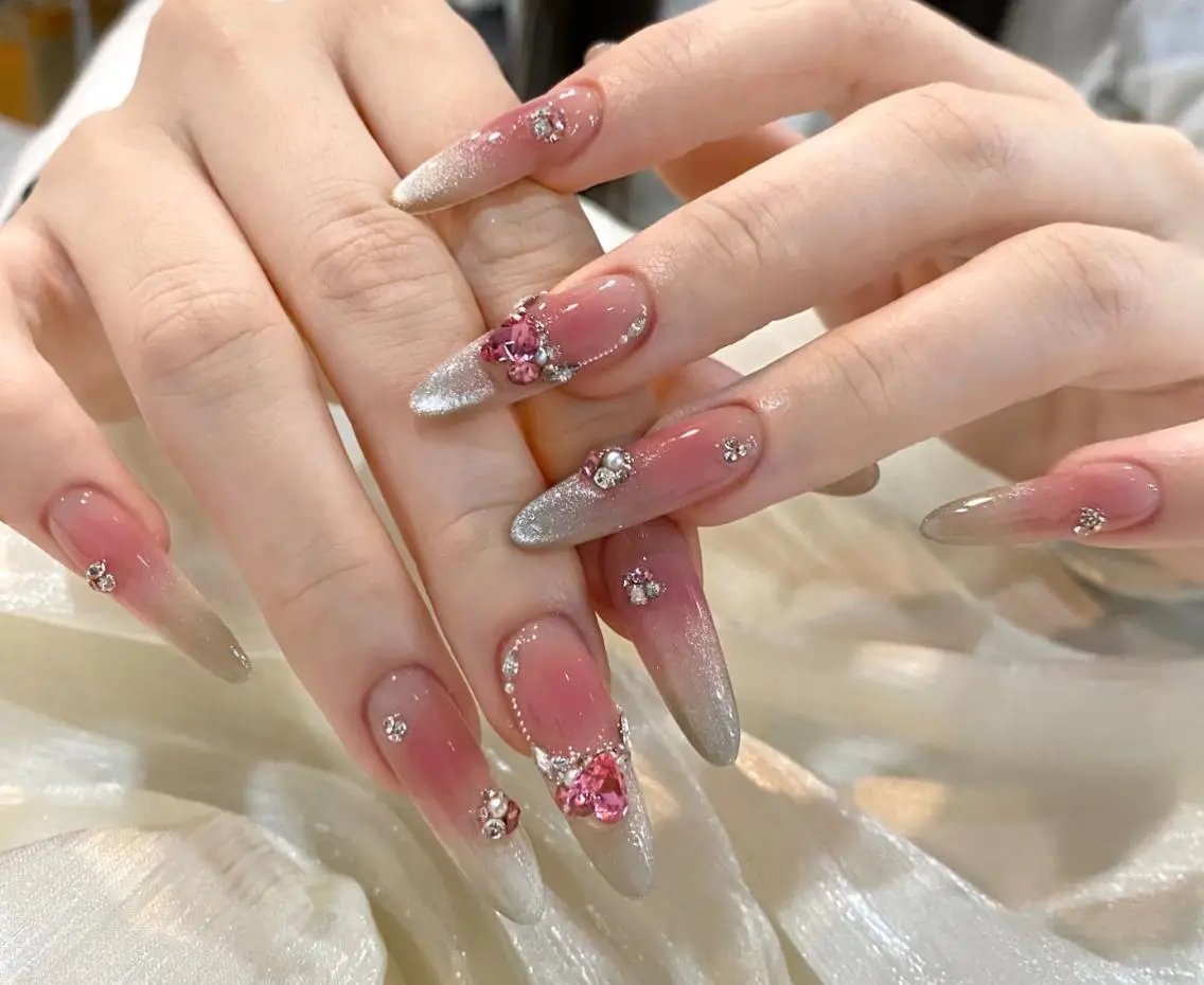 マツエク・マツパ ハンドネイル Pure&Rich Nailのネイルデザイン