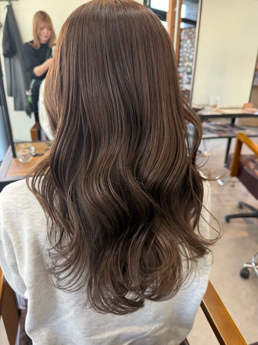 ロング カラー ヘアカラー トリートメント シノザキ キナのヘアスタイル