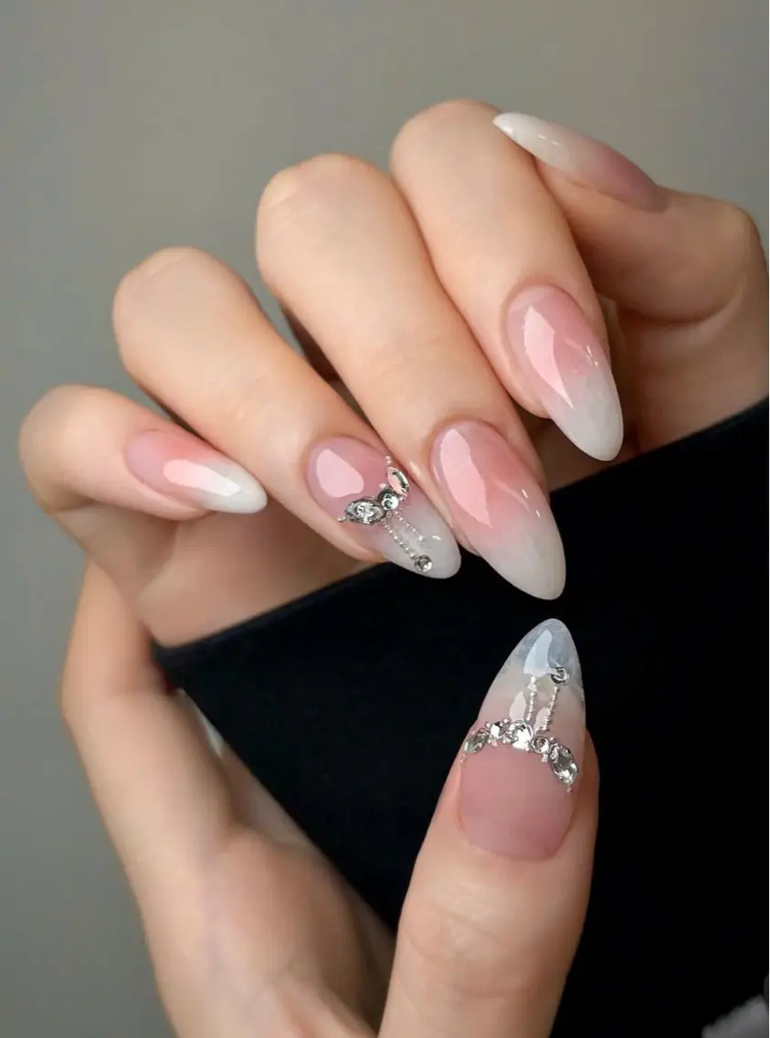 ネイル フレンチネイル キラキラネイル マグネットネイル ミラーネイル ニュアンスネイル ハンドネイル Tira Nailのネイルデザイン