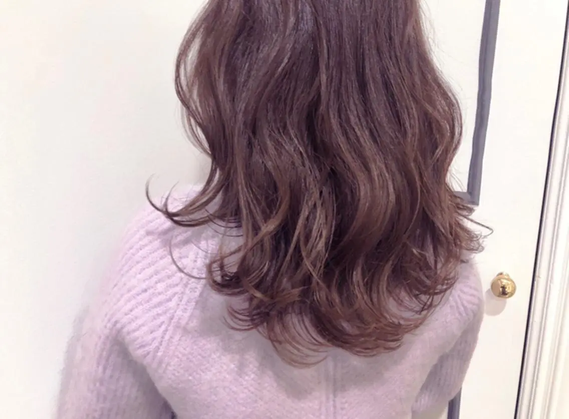 セミロング カラー ブリーチ ピンクカラー . AYUKAのヘアスタイル