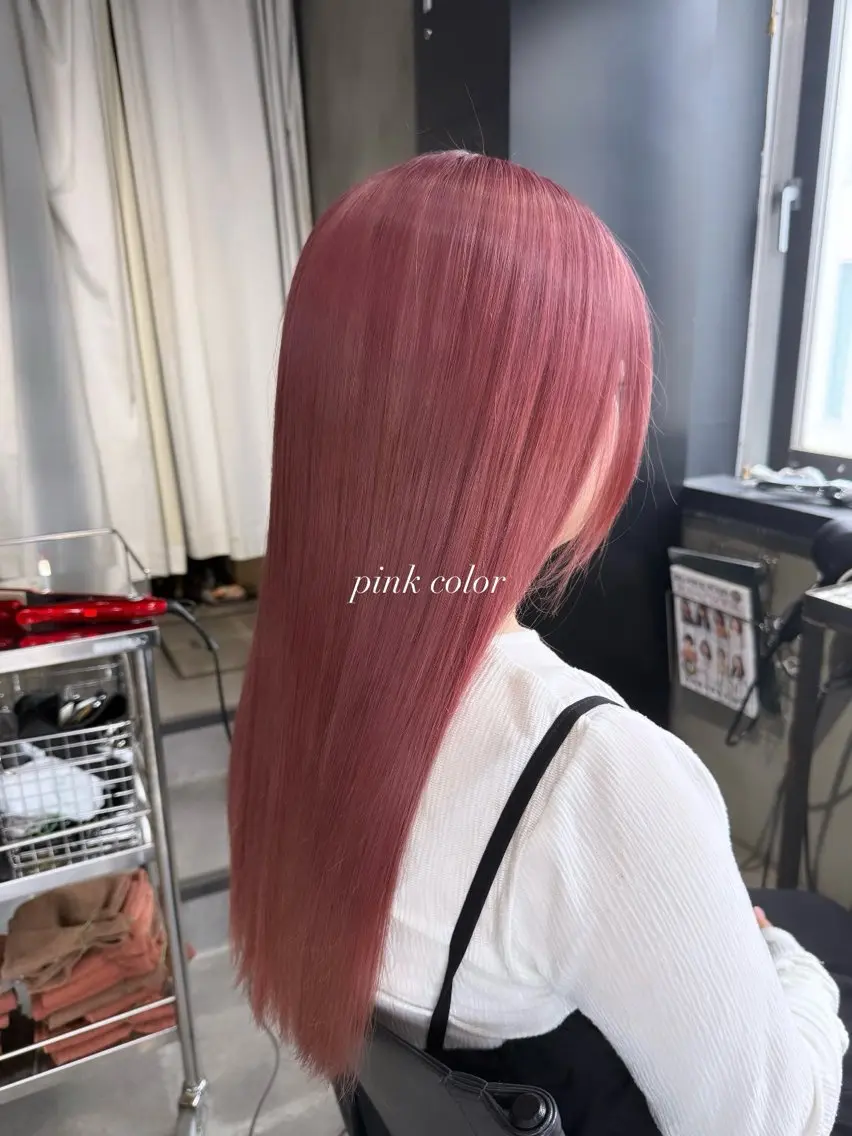 ロング カラー ピンクカラー カット ヘアカラー トリートメント 佐伯 桃のヘアスタイル