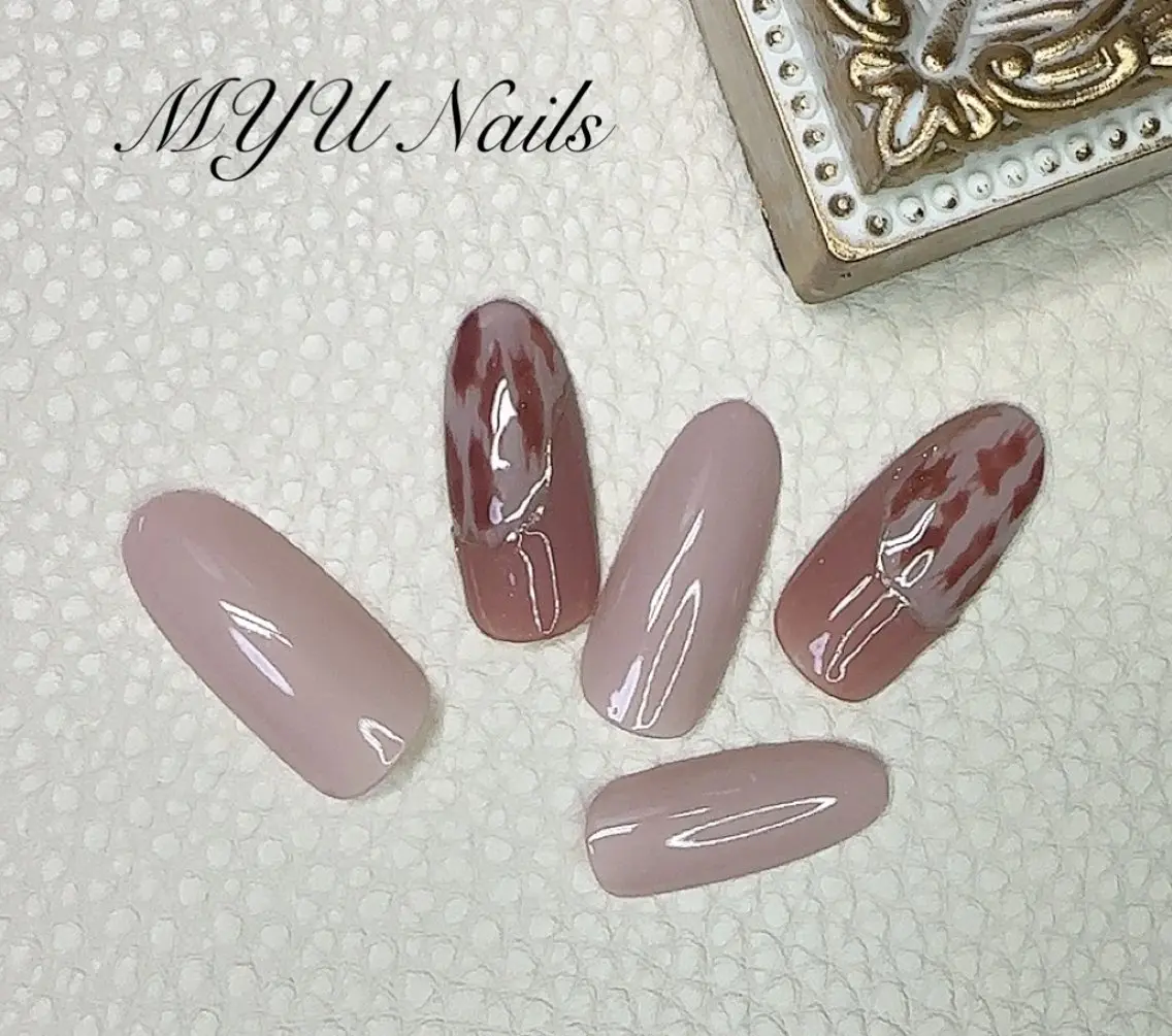 ネイル アニマル柄 ニュアンスネイル ワンカラーネイル ニュアンスネイル🌈 MYU Nailsのネイルデザイン