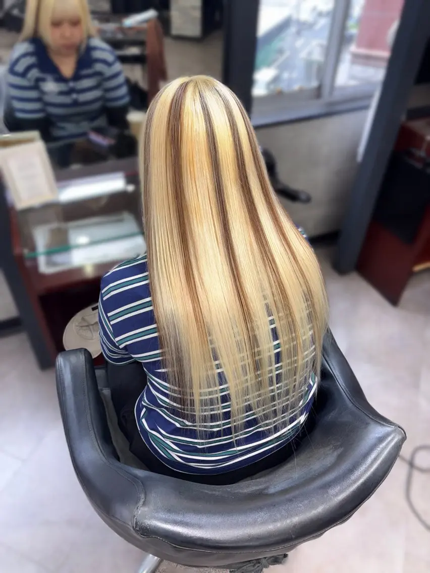 ミディアム カラー ブロンド エクステ ヘアカラー エクステ ハイトーンカラー 💚りょうか💚のヘアスタイル