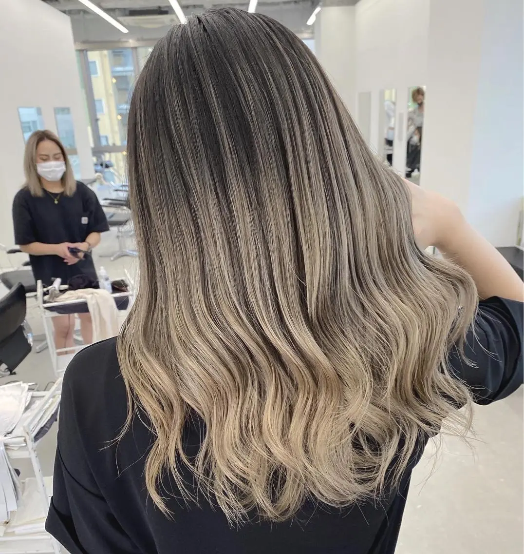 セミロング カラー ブリーチ 透明感HIDEのヘアスタイル