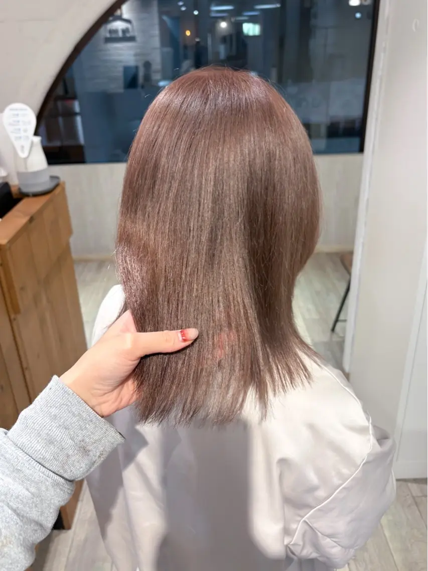 ミディアム カラー ベージュカラー ブリーチ ミルクティーベージュ カット ヘアカラー トリートメント ブリーチカラー🫧 森　凪沙のヘアスタイル