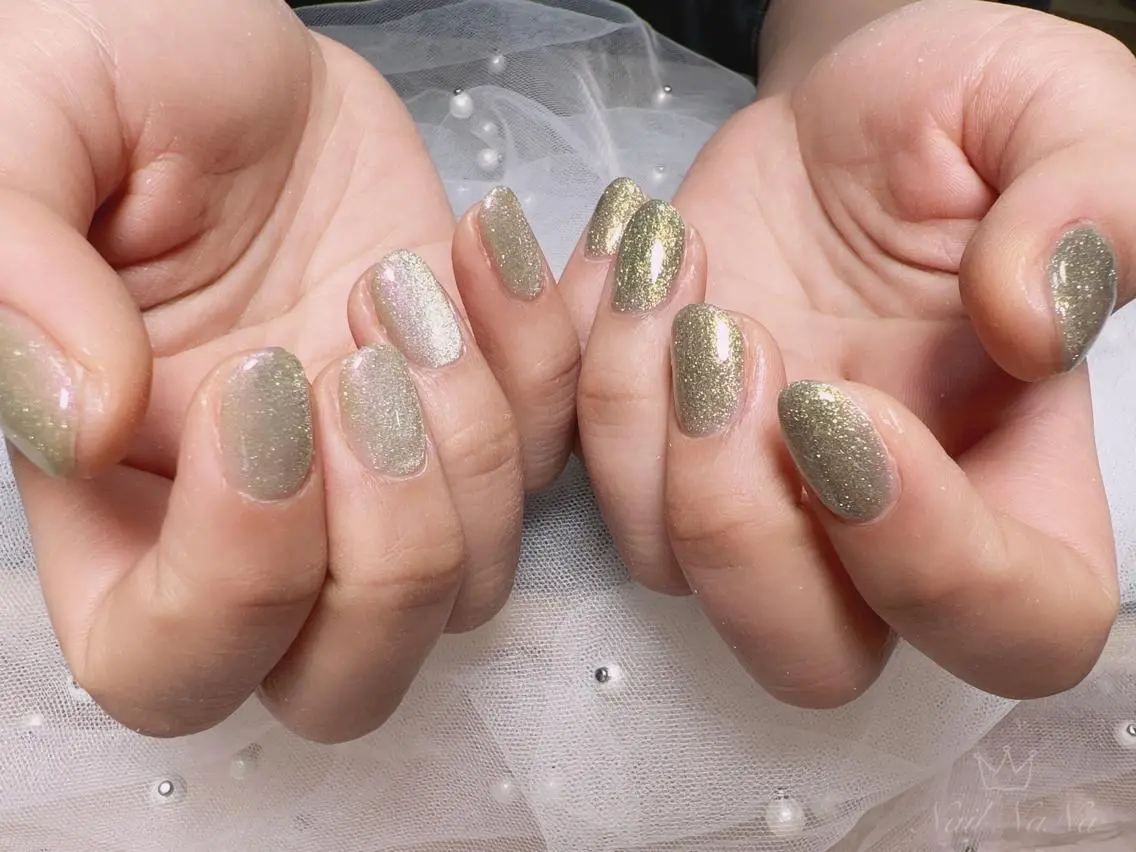 ショート カラー ネイル ゴールド マグネットネイル ハンドネイル Nail NaNaのネイルデザイン
