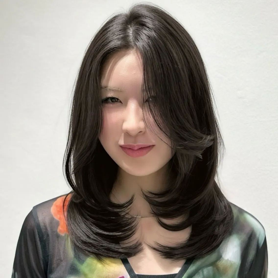 セミロング カラー セミロングレイヤー 透明感カラー グレージュ レイヤーカット レイヤー/グレージュ メンズパーマのヘアスタイル