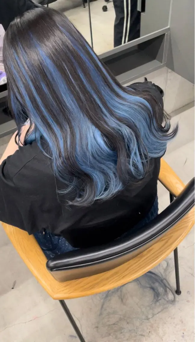 ロング カラー インナーカラー 推し ブリーチ  髪質改善のヘアスタイル