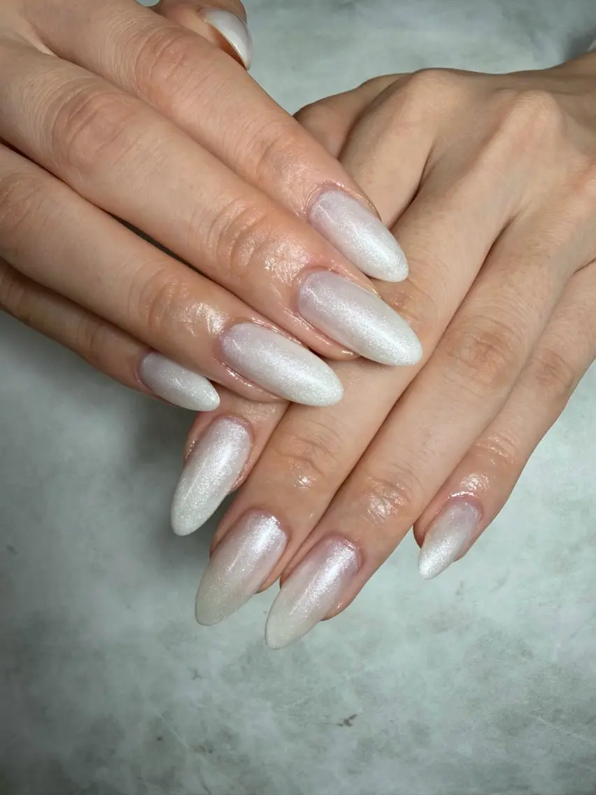 ネイル ラメ(グリッター) オフィスネイル ワンカラーネイル シンプルネイル ホワイト ハンドネイル iro+ nailのネイルデザイン