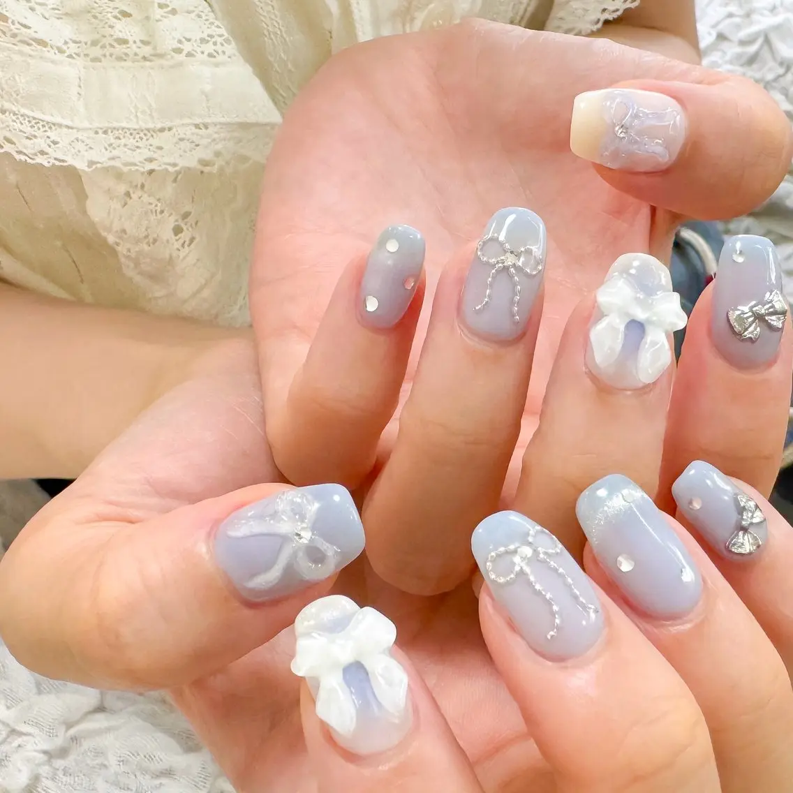 ネイル ブルー 韓国ネイル リボン シルバー 夏ネイル ハンドネイル pointillé .ayaのネイルデザイン