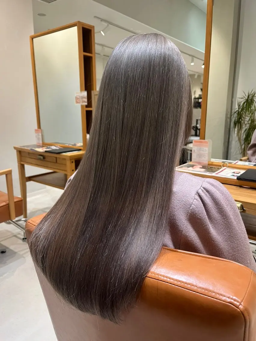 ロング カラー ブリーチ グレージュ 森 理音のヘアスタイル
