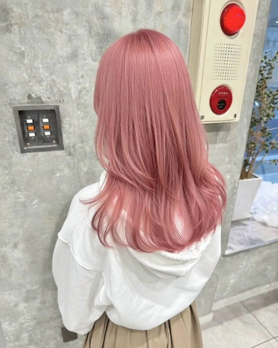 セミロング カラー ヘアアレンジ ブリーチ ケアブリーチ デザインカラー ハイトーンカラー ピンクカラー ヘアカラー ハイトーン特化🤍 浦住のヘアスタイル