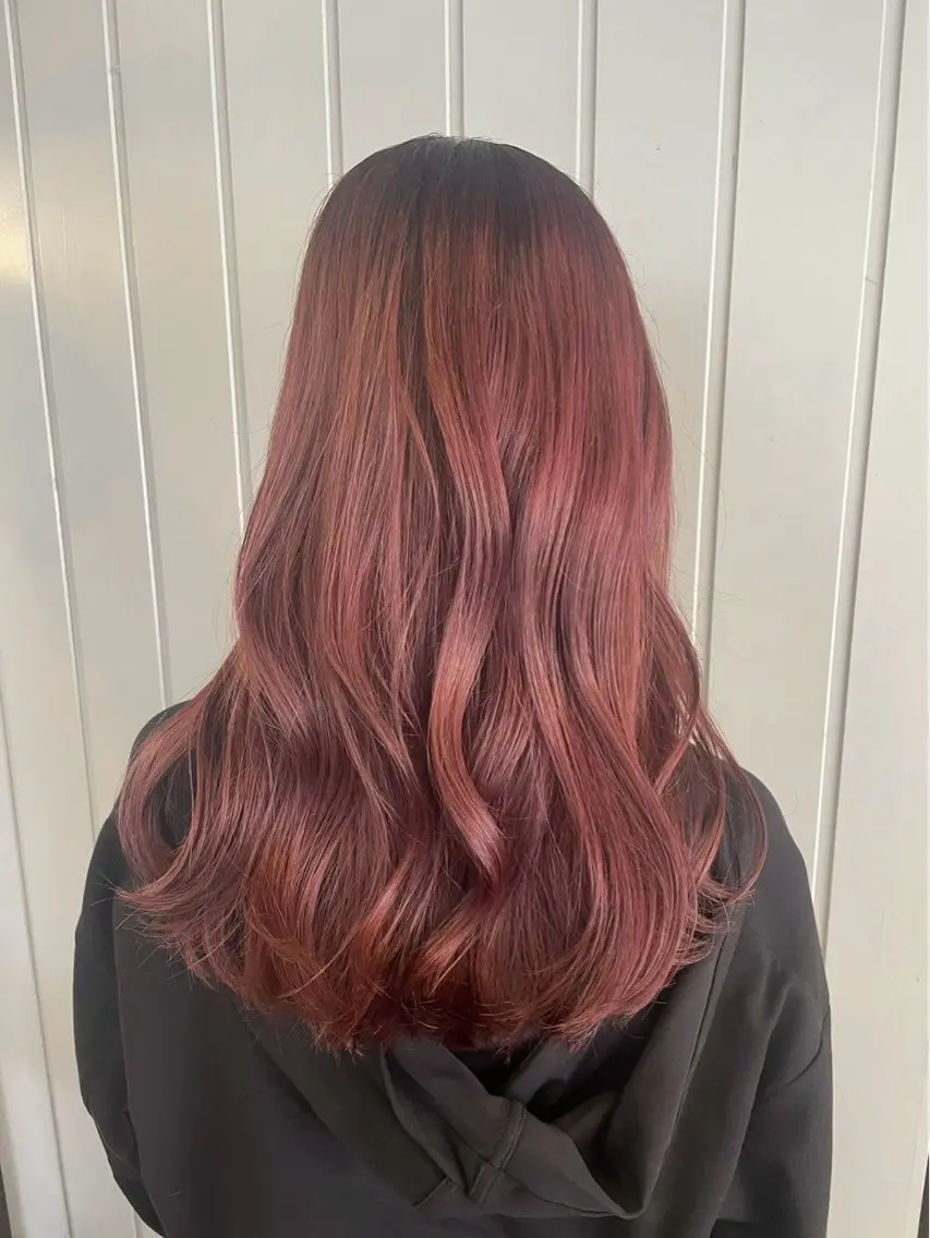 ロング カラー ブリーチ ブリーチなしカラー レッドカラー ヘアカラー Rena/レイヤー /暖色/透明感のヘアスタイル