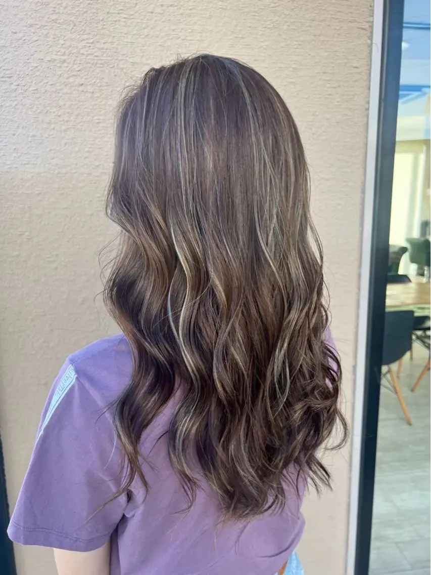 ロング ハイライト 榊原 朋香のヘアスタイル