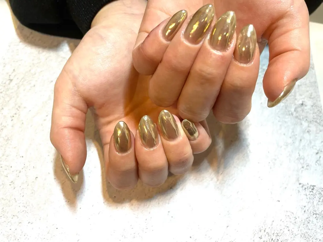 ネイル ジェルネイル ゴールド ロングネイル ミラーネイル パラジェル y. salonのマツエク・マツパデザイン
