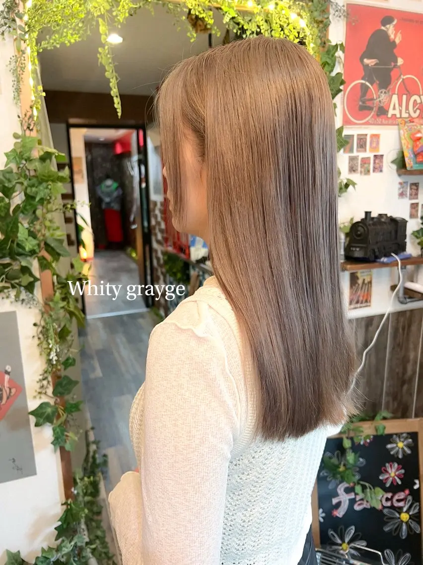 セミロング カラー ブリーチ 透明感カラー グレージュ ヘアカラー カラーパティシエ facce🌼ikoのヘアスタイル